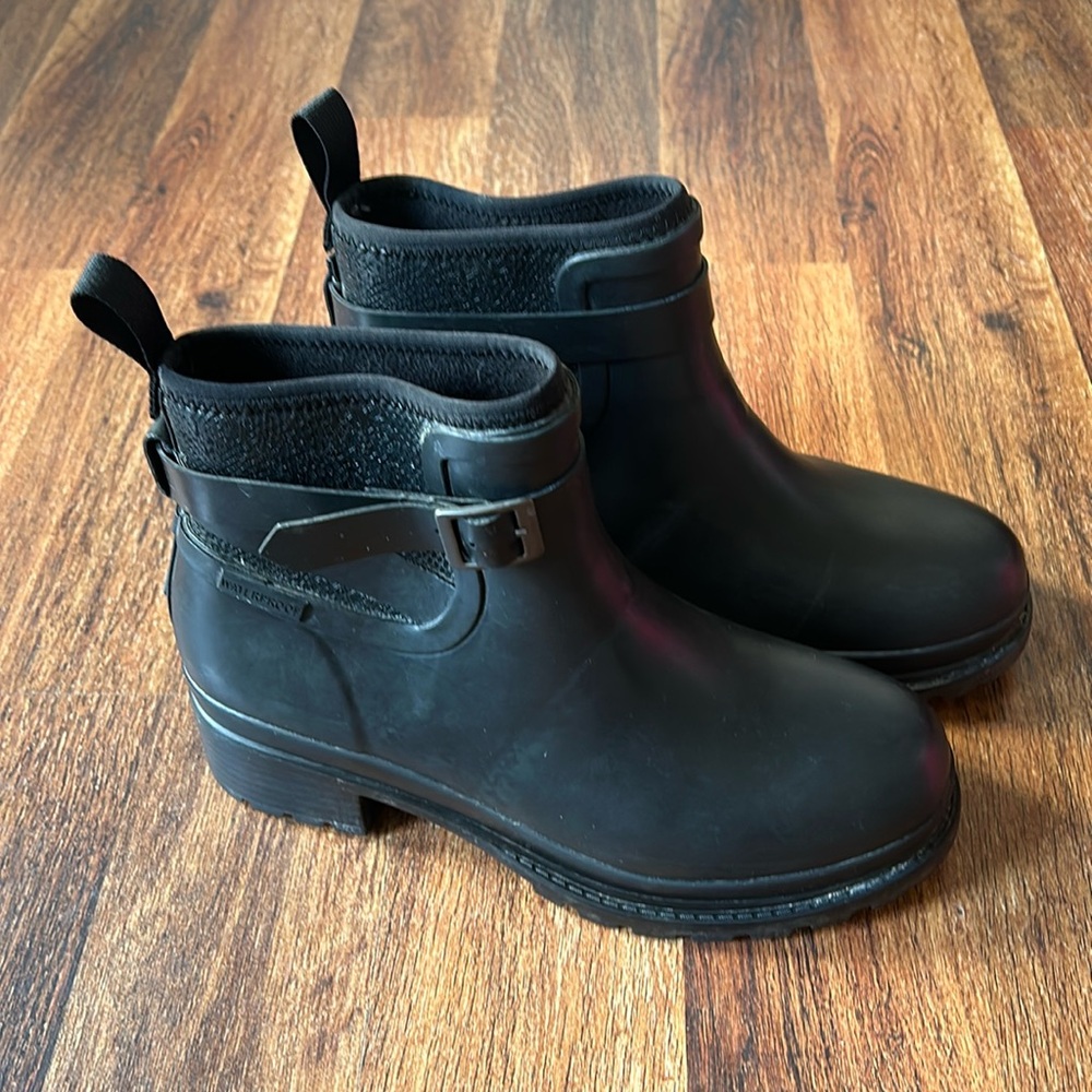 Muck boots women size 8